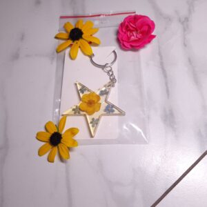 Breloczek gwiazda jaskier & niezapominajka